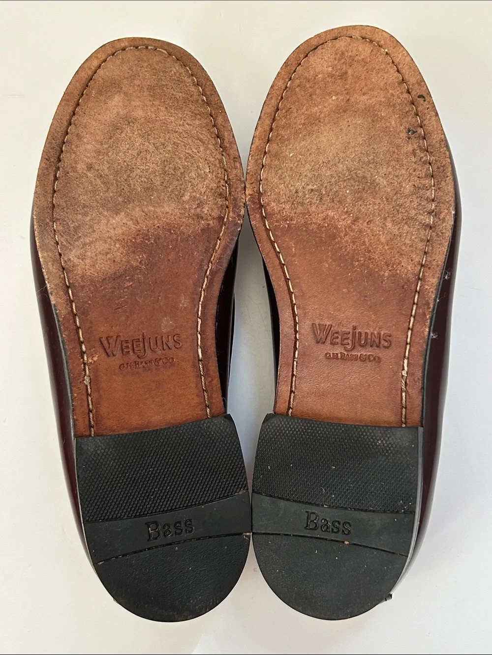 G.H. Bass Weejuns Men's Size 9 D Tassel Layton Loafers in Deep Burgundy Leather.